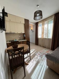 Kuchyň nebo kuchyňský kout v ubytování Verona Apartment