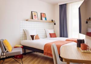Postel nebo postele na pokoji v ubytování Hife Paris Issy Porte de Versailles