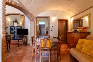 a kitchen and living room with a table and chairs at Dimora La Reggia in Mesagne