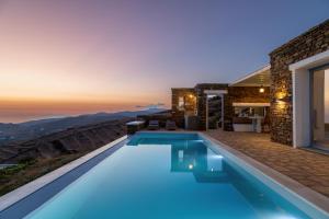 The swimming pool at or close to Villa Leonora Tinos