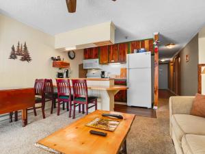 Kuchyň nebo kuchyňský kout v ubytování ML155 First Floor No Elevator Or Steps WiFi EZ Parking Slope Side