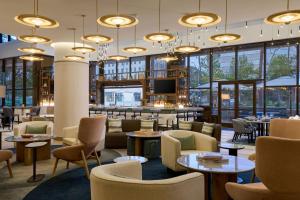Marriott Long Beach Downtown的休息区