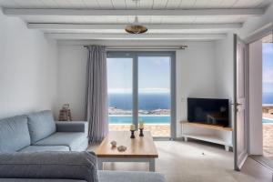 A television and/or entertainment centre at Villa Leonora Tinos