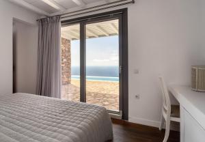 A bed or beds in a room at Villa Leonora Tinos
