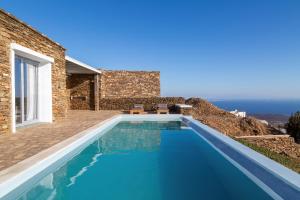 The swimming pool at or close to Villa Leonora Tinos