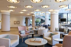 Marriott Long Beach Downtown的休息区