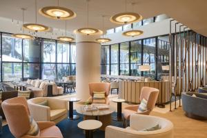 Marriott Long Beach Downtown的休息区