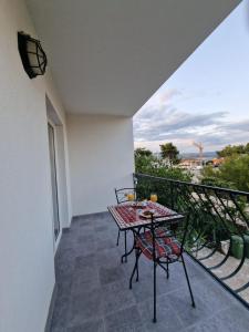 a patio with a table and chairs on a balcony at Apartments Sandra in Okrug Donji