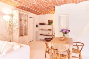 Χώρος καθιστικού στο AQVAE Unconventional Country House