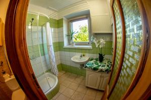 Et badeværelse på Kwatery Rydz + 41 billeder