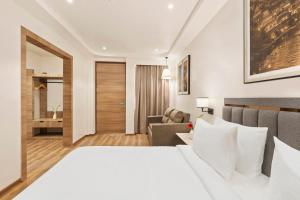 Voodi või voodid majutusasutuse Country Inn Ayodhya - opposite airport toas