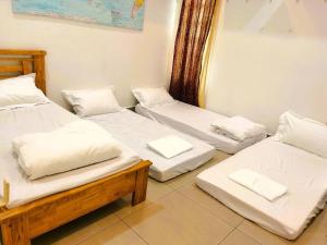 Postel nebo postele na pokoji v ubytování Semenyih Timeless Vintage Stay