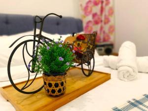 Postel nebo postele na pokoji v ubytování Semenyih Timeless Vintage Stay