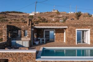 The swimming pool at or close to Villa Leonora Tinos