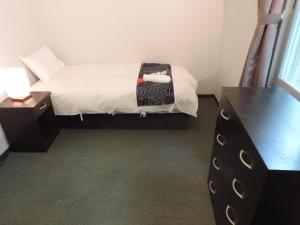 Postel nebo postele na pokoji v ubytování Hakuba Deer Lodge