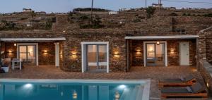 The swimming pool at or close to Villa Leonora Tinos