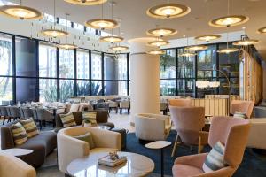 Marriott Long Beach Downtown的休息区