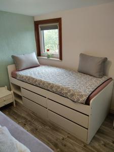 a large bed in a room with a window at GeraldineWeg30 -FeWo Geralex in Hessisch Oldendorf