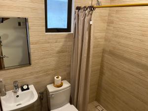 Un baño de Lighthouse Point Hotel