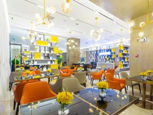 صورة لـ Echarm Hotel Qujing High-speed Railway Station Five Pavilions and One Center Branch في Qujing