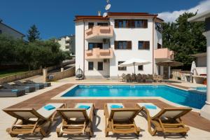 Bazén v ubytování Villa LeaLeana in Pula,Istrien nebo v jeho okolí