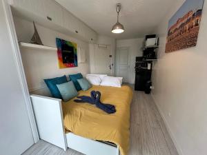 Postel nebo postele na pokoji v ubytování Studio Le Trouvillais proche du centre et de la gare