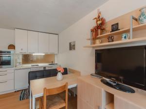 Kuchyň nebo kuchyňský kout v ubytování Apartment Haus Achenstrasse-2 by Interhome + 21 fotografií