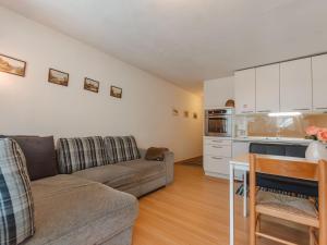 Kuchyň nebo kuchyňský kout v ubytování Apartment Haus Achenstrasse-2 by Interhome