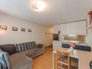 Kuchyň nebo kuchyňský kout v ubytování Apartment Haus Achenstrasse-2 by Interhome