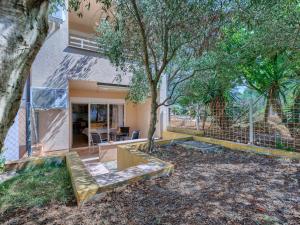 Vonkajšia záhrada v ubytovaní Apartment Vivoda by Interhome