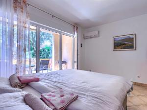 Posteľ alebo postele v izbe v ubytovaní Apartment Vivoda by Interhome