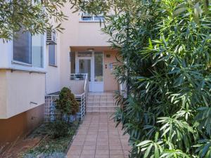 Vonkajšia záhrada v ubytovaní Apartment Vivoda by Interhome