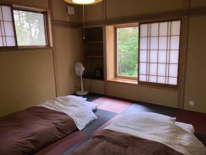 Kama o mga kama sa kuwarto sa 安曇野市穂高温泉郷Vila湯仙望