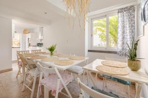 Φωτογραφία από το άλμπουμ του Lx Villa -10m to downtown up to14 ppl,heatable pool and lift στη Λισαβόνα