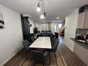 Afbeelding uit fotogalerij van Résidence paisible 3 chambres 30 Min Aéroport Roissy CDG in Persan