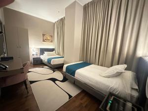 Postel nebo postele na pokoji v ubytování Hotel Royal