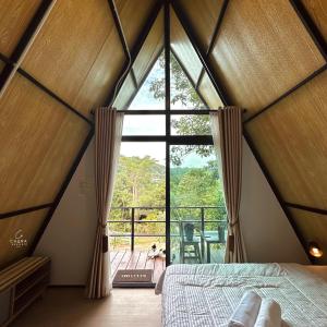 Postel nebo postele na pokoji v ubytování Chara resort & homestay Khao yai thiang