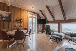 โทรทัศน์และ/หรือระบบความบันเทิงของ Toppleilighet i sentrum av Lillehammer