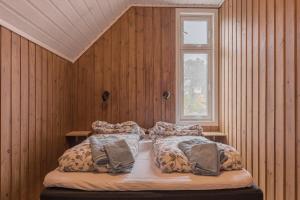 เตียงในห้องที่ Toppleilighet i sentrum av Lillehammer