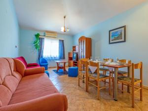 Posedenie v ubytovaní Apartment Delfin-9 by Interhome