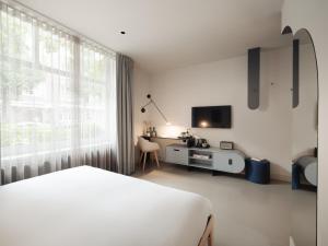Een bed of bedden in een kamer bij Conscious Hotel Museum Square