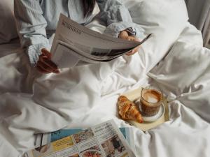 Een bed of bedden in een kamer bij Conscious Hotel Museum Square