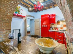 O bucătărie sau chicinetă la Apartment Badia a Passignano-3 by Interhome