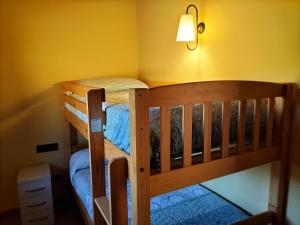A bed or beds in a room at Cal Teler-Tula