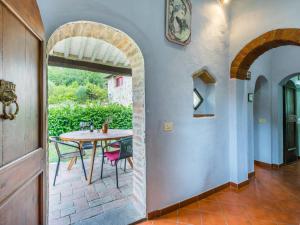 O grădină în afara Holiday Home Badia a Passignano-2 by Interhome +39 fotografii