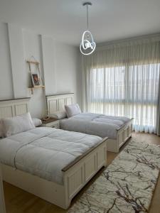 Postel nebo postele na pokoji v ubytování Up Town Luxury Apartment