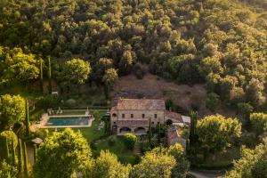 an aerial view of a house with a swimming pool at Villa Rigomagno by MMega in Rigomagno