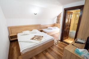 Postel nebo postele na pokoji v ubytování Cabana Dan Arieseni