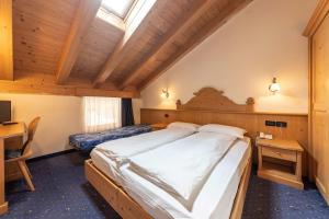 Postel nebo postele na pokoji v ubytování Hotel Siror + 33 fotografií