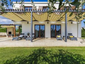 Κήπος έξω από το Villa Luna Nera by Interhome